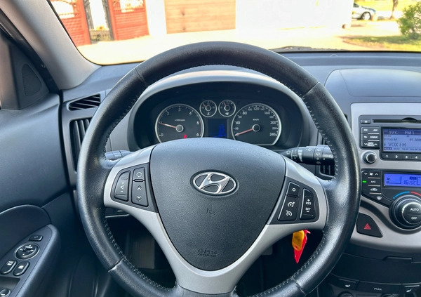 Hyundai I30 cena 20900 przebieg: 252000, rok produkcji 2011 z Siedlce małe 352